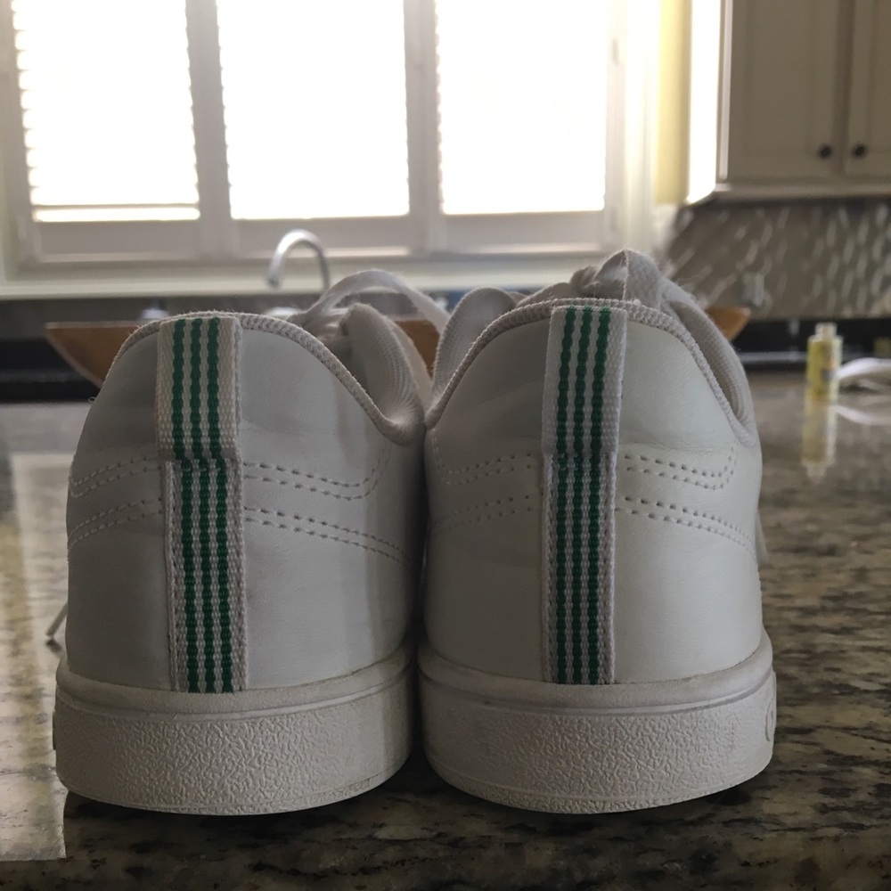 Adidas Neo tennis shoes with Comfort Footbed,